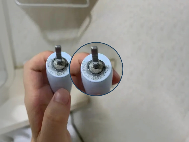  Làm sao để tẩy vết mốc trên bàn chải điện hiệu quả, an toàn?