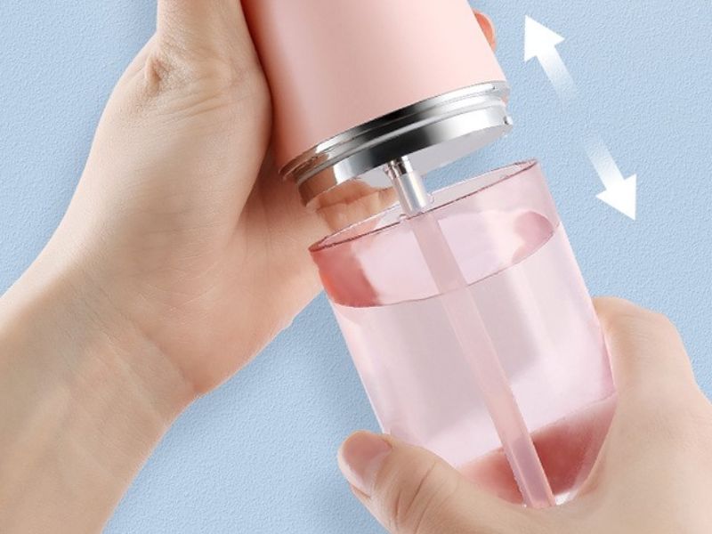 Luôn đổ bỏ nước trong bình sau mỗi lần sử dụng máy tăm nước
