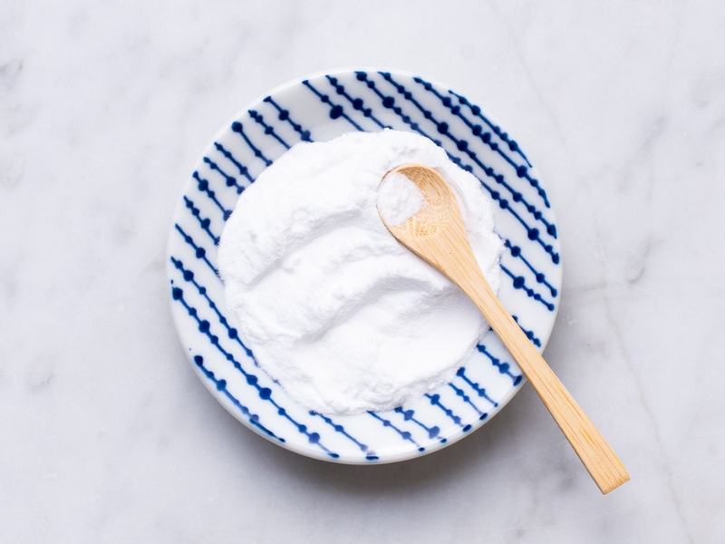 Bạn có thể tẩy vết mốc trên bàn chải điện bằng baking soda