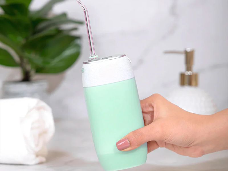 Đánh giá ưu nhược điểm của tăm nước nhỏ gọn theo cách toàn diện nhất