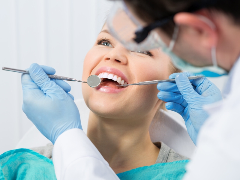 Dù không có biểu hiện bất thường, bạn vẫn nên đến nha khoa kiểm tra định kỳ